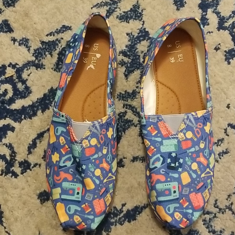 Crafter Seamstress Canvas Themed Slip Ons Sz 8
